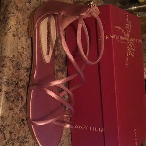 NWT size 9 liliana sandals